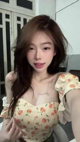 Em là nắng làm da anh đenn