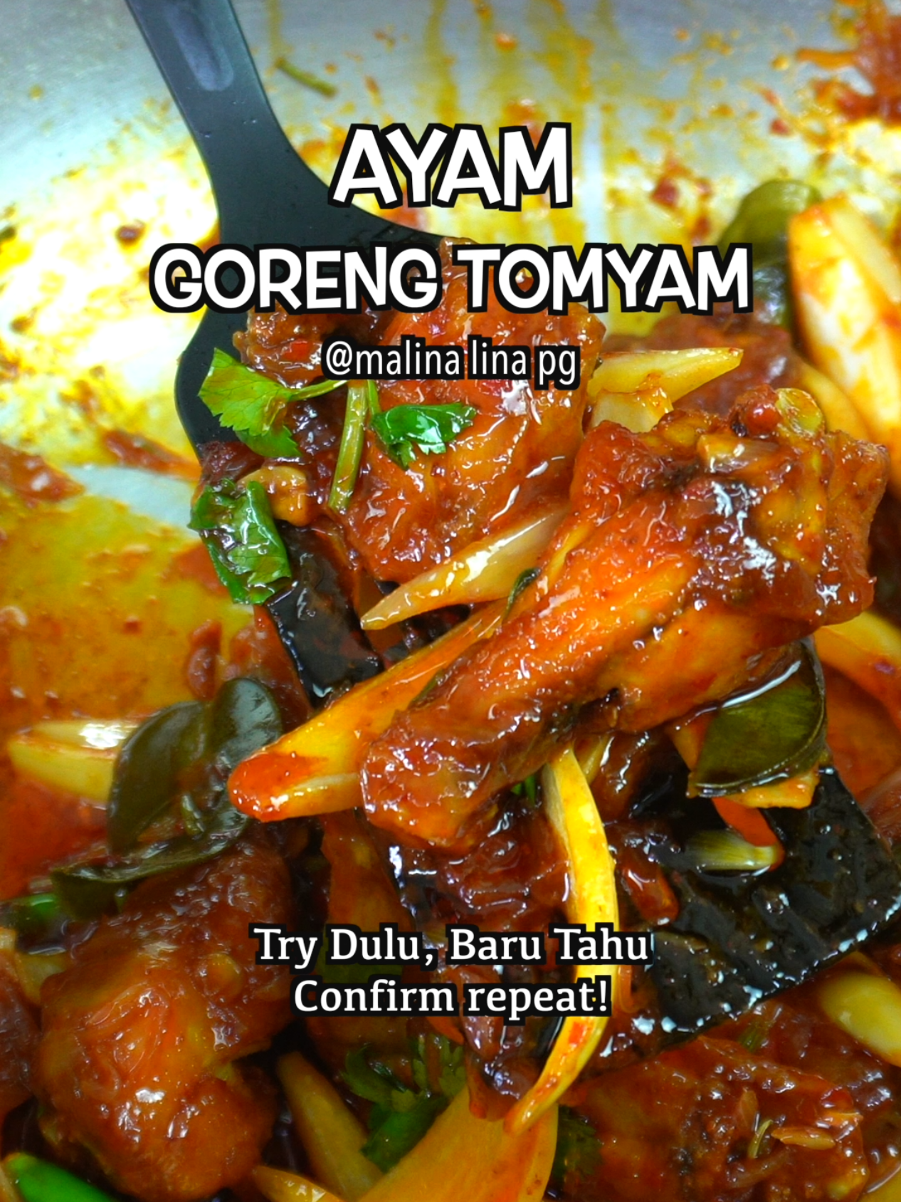Resepi ayam simple tapi sedap.Bahan pun mudah. Ayam Goreng Tomyam by @malina_lina_pg  5 ulas bawang merah 2 ulas bawang putih 1 akar ketumbar 4 helai daun limau purut 1 sb cili kisar 1 sk pes tomyam 2 sb sos tiram 1 sb sos cili 1 sb sos ikan ½ sk pes asam jawa Bawang holland cili padi & daun ketumbar 8 ketul ayam (goreng) #creatorsearchinsights #EasyRecipes #dinner #ayamgorengtomyam #resepilinapg #resepisimple #fyp 