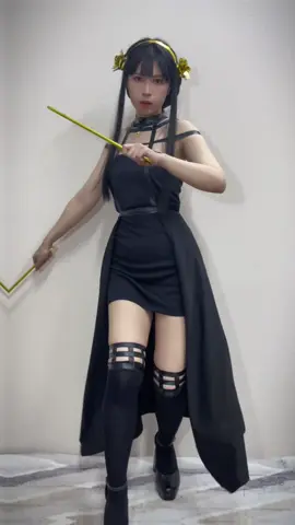 Cosplay Yor Forger. Mùa hè nóng nên tui lười quá mấy fen 😔 #chiadiy #xuhuong #yorforger #cosplayyorforger #fyp #foryou 