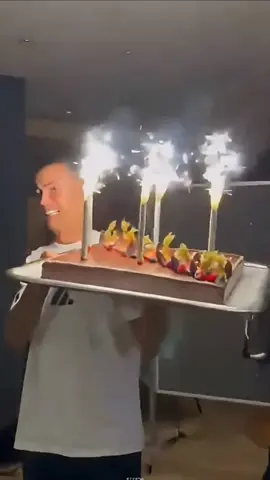 Cristiano Ronaldo surprises the Al nassr team's chef with a birthday cake 🎂  #cristianoronaldo #ronaldo #georginarodriguez #cristiano #cr7 #foryoupage #georginagio #Love #cristianojr #goviral #ronaldofans #fyp #cristianoronaldojr 