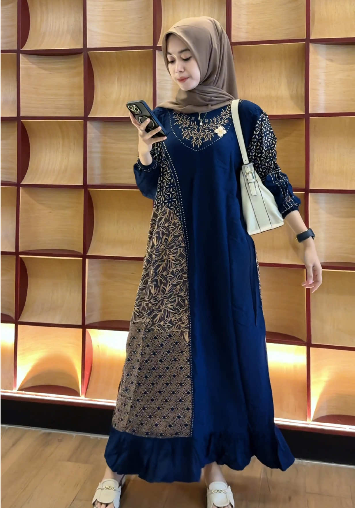 Warna navy nya cakep poll 🛒🔥 #fypviralシ #outfitdeas #viraltiktok 