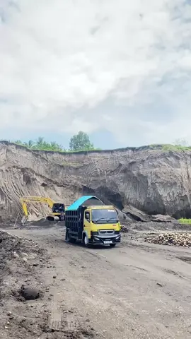 Utiwi#fyp #fypシ゚viral #trukpasir #damtruklombok 