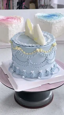 Vintage blue #fyp #foryoupage #cakedecorating #cutecake #vintagecake 