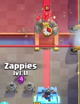 Bro couldn’t move😂 #clashroyale #clashroyalememes #clash #viral #funny #sneakygolem 