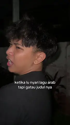 ada yg tah lagu nya ngga? kaya gitu lirik mya