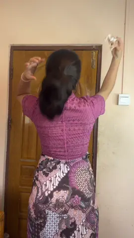 ဖြူ့ဆံပင်ကထားလာတာ ၁၄ နှစ်တောင်ရှိပြီဆိုတော့ နေသားကျနေပါပြီ