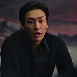 man in black suit is crazzy🖤 <> beli v!d!o kepoin bio tiktok aja! #evilive #evilivekdrama #kdramaedit #foryou #fyp #fypシ #fypage #viral #reelsinstagram #explore #explorepage #aesthetic #editor #reelsfbpro #tiktokviral #fbprofesional  #recomendation #kimyoungkwang #dorama #eviliveedit 