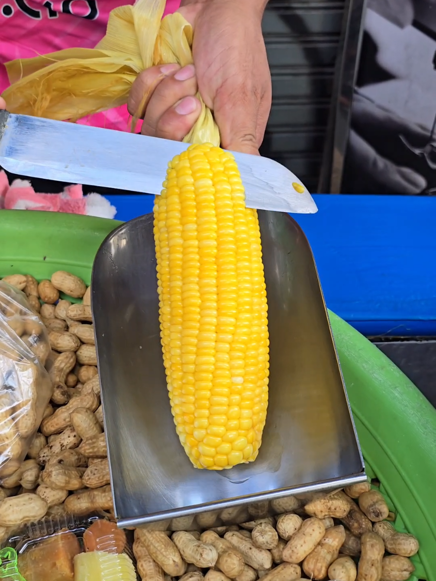 Only $0.6! Perfect Corn Peeling Skills #viralvideo #shorts #shortsfeed #viraltiktok #fy #foryoupage #shortvideo #shortsfeed #trending 