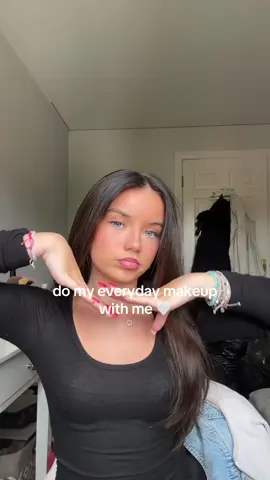 Do my everyday makeup with me🤍#foryoupage #fyp #everydaymakeup #makeup #MakeupRoutine 