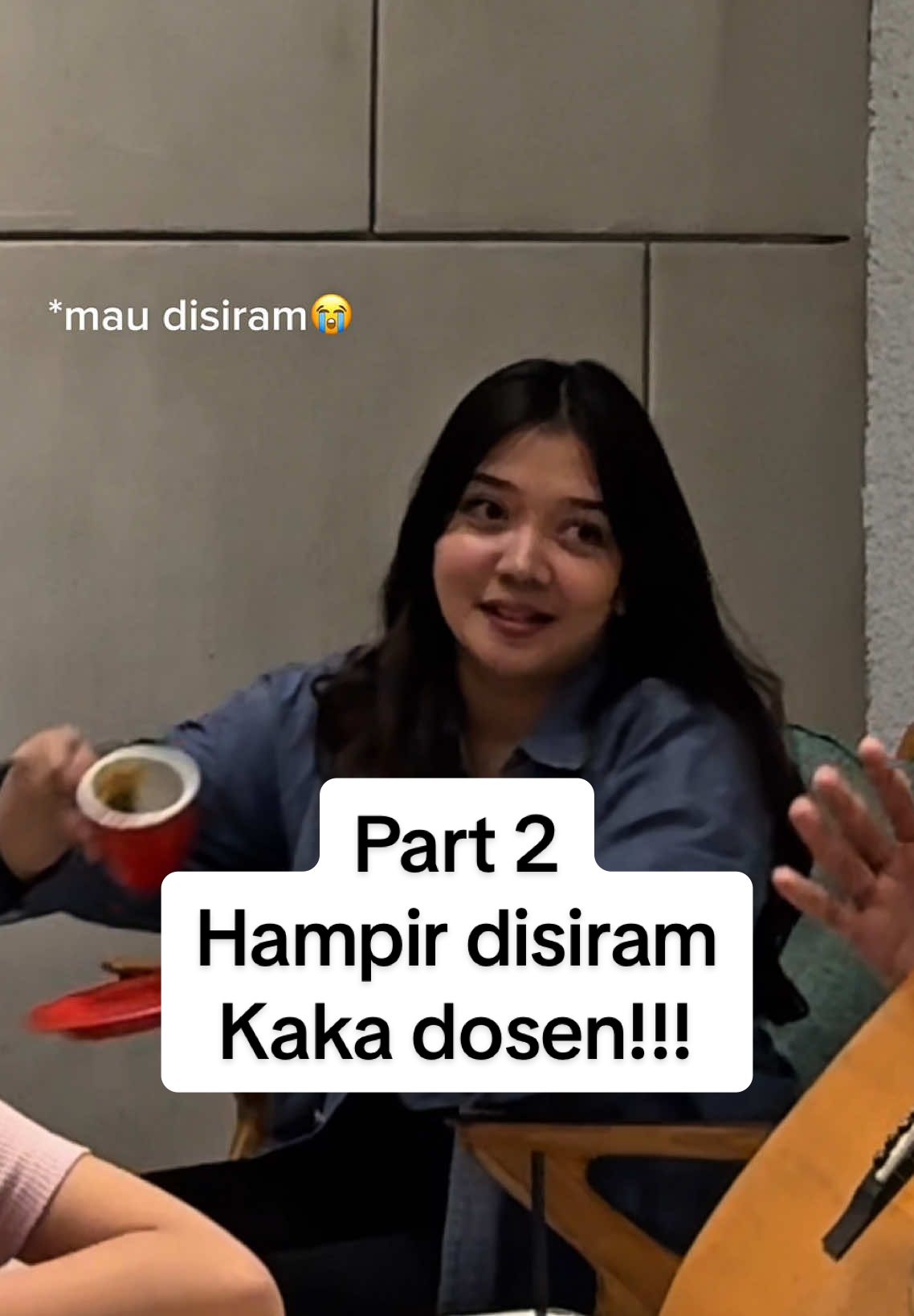 hampir kena siram😭💔 maaf ya kak dosen. btw cantik bgt🫣. @Anela.ChristantyaLive  #bintangjua #fyp #fypシ #fypage #fyppppppppppppppppppppppp #beranda #berandatiktok #rame #viralvideo #viral #viraltiktok #ramein #cover #coversong #covergitar #tongkrongan #bintangcakep #fanskakbintangjua #prank #tuhantolongakuingindirinya 