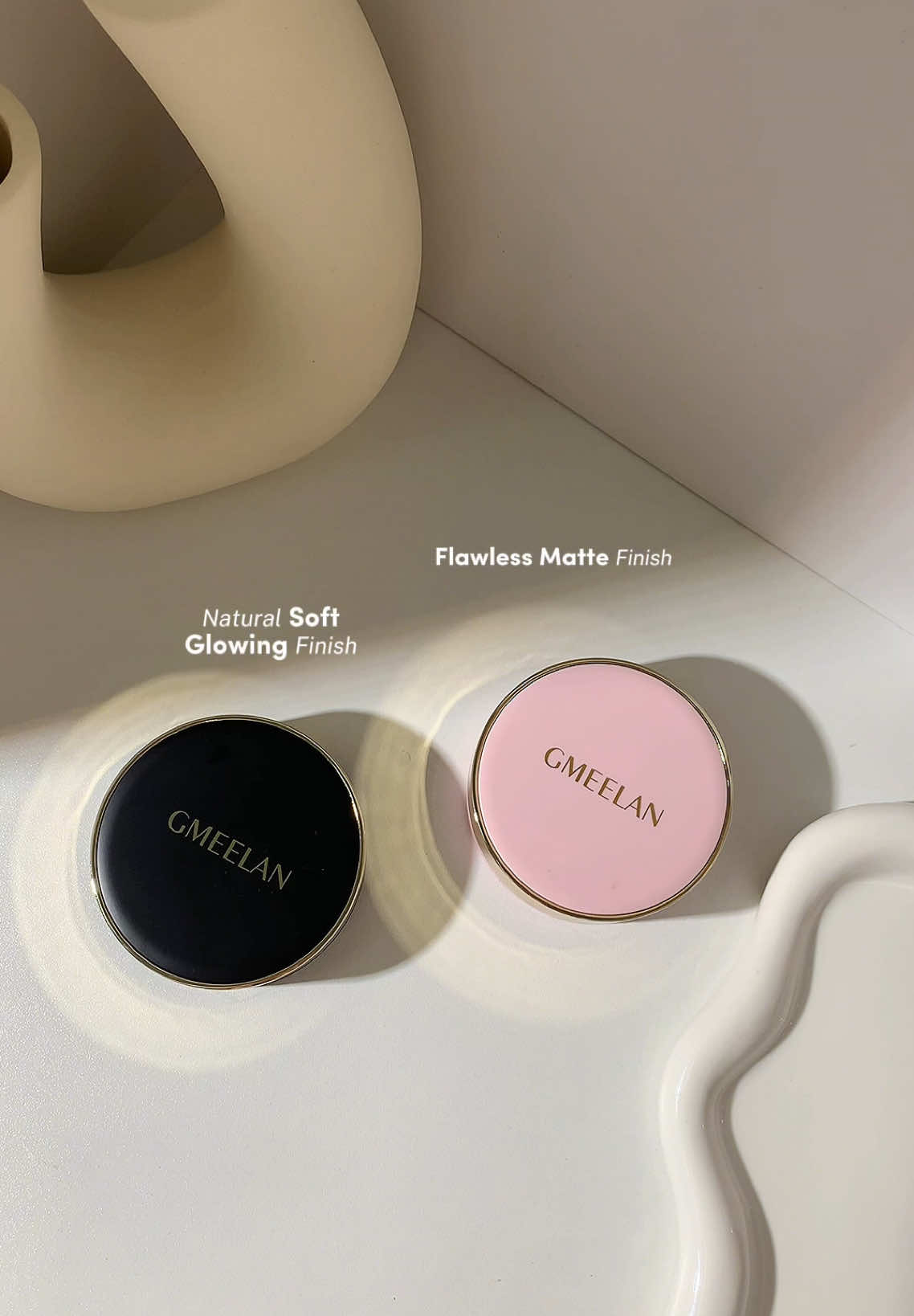 korang lagi suka yang pink ke hitam? 🖤🩷 #gmeelan #gmeelanmy #gmeelancushion #cushionviral #gmeelancushionpowder2in1 #cushionpowder #cushionreview 