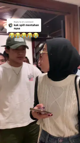 Replying to @b NOH MENTAHANNYA, HP GUA MO JATOH TOLONG😭 #ronyparulian #fyp #rony 