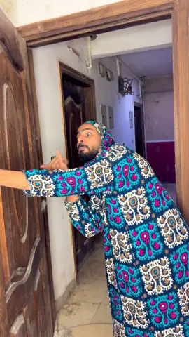 لما اختك تسقط وامك تداري عليها📈😂#احمد_تيكا 