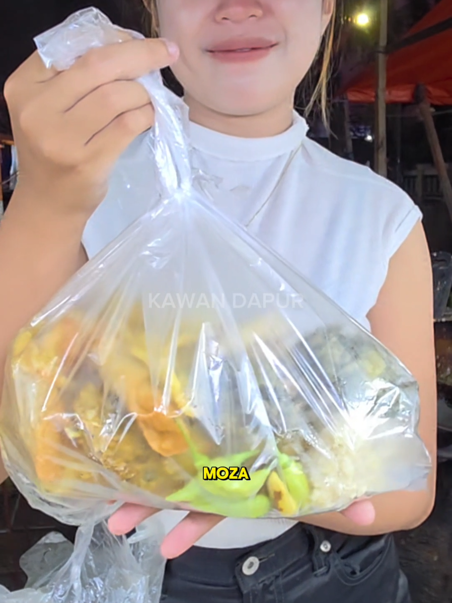 Bos gorengan masih sekolah kalo malam jaga dagangan! #food #Foodie #kuliner #kulinernusantara