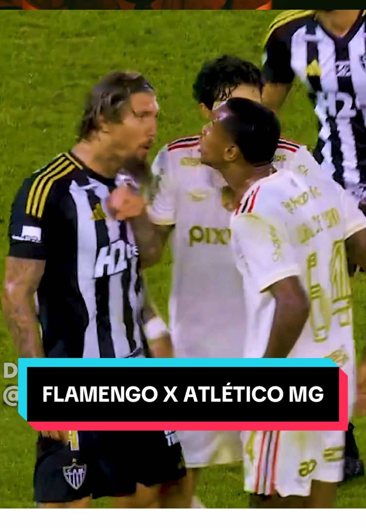 Wallace Yan na treta com Lyanco e Hulk DUBLADO! 😂 . . #dublagem #flamengo #atleticomineiro #atleticomg #copadobrasil #mengo #tiktokesportes #gustavomachadog #creatorsearchinsights 