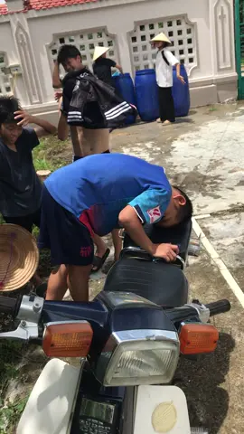 Cách làm khô tóc nhanh nhất😁khi thời tiết 36 độ🥵#xuhuongtiktok #viral #thinhhanh #tntt #samac #traihe #tuhaolanguoiconggiao #capcut #gphatinh 