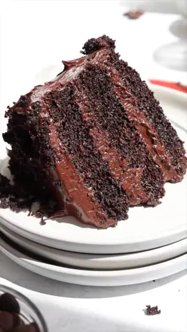 A rich and soft chocolate moist cake with a deep cocoa flavor, tender crumb, and a melt-in-the-mouth texture—perfectly sweet and indulgent. #chocolate #moist #cake #cream #fyp #viralvideo #100kviews #Foodie #trending #foryou 