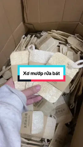 “Rửa sạch bong dầu mỡ – Không lo xước nồi chảo! Miếng rửa bát xơ mướp tự nhiên 100%, an toàn cho da tay, bền gấp 3 lần miếng rửa thường. Đổi sang xơ mướp rồi mới thấy: vừa sạch vừa tiết kiệm!” #XơMướpRửaBát #ĐồNhàBếpTiệnLợi #KitchenHacks #RửaSạchKhôngXước #ĐồNhàBếpXanh #ReviewĐồNhàBếp #EcoFriendly #TiktokMadeMeBuyIt