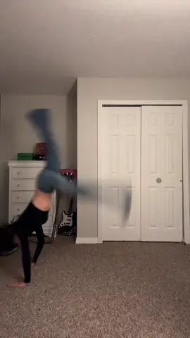 THE NECKLACE BOUNCED OFF MY FACE (the last frame is the mark from the puncture) #hunterxhunter #shizuku #flip #backhandspring #viral 