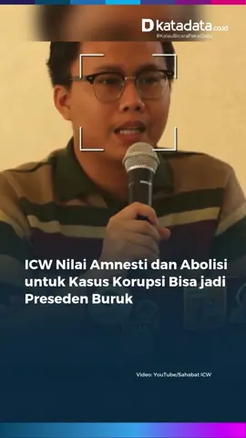 Peneliti Indonesia Corruption Watch (ICW) Yassar Aulia menyatakan keputusan Presiden Prabowo memberikan amnesti kepada Sekjen PDIP Hasto Kristiyanto dan abolisi kepada mantan Menteri Perdagangan Tom Lembong melemahkan pemberantasan korupsi dan tatanan hukum Indonesia. Menurut Yassar meski amnesti dan abolisi merupakan hak prerogatif presiden sesuai Pasal 14 ayat 2 UUD 1945, penerapan dalam perkara korupsi tergolong sangat jarang dan bahkan belum pernah terjadi sebelumnya. “Ini hal yang unprecedented sepanjang sejarah. Tidak pernah ada amnesti maupun abolisi diberikan kepada terpidana kasus korupsi,” katanya dalam konferensi pers, Jumat (1/8). #ICW #TomLembong #HastoKristiyanto #Katadatacoid  