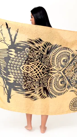 Canga Estampada 100% Viscose – Importada da Indonésia com Qualidade Premium Transforme seus dias de praia com uma canga leve, vibrante e com toque incomparável! Nossas cangas são produzidas artesanalmente na Indonésia e importadas com exclusividade pela nossa empresa, que atua há mais de 20 anos no mercado. Cada peça passa por um rigoroso processo de seleção para garantir estampas autênticas, cores vivas e acabamento impecável. ✔️ Tecido 100% Viscose Premium – maciez superior e caimento perfeito ✔️ Cores vibrantes que se destacam e não desbotam facilmente ✔️ Tamanho ideal: 1,70m x 1,15m – versátil para usar como saída de praia, echarpe, toalha ou decoração ✔️ Artesanal e original – importada diretamente da Indonésia ✔️ Marca com 20 anos de experiência – tradição e qualidade garantida ⚠️ Não se engane com imitações: nossas cangas são realmente de viscose e originais! Se você procura qualidade, estilo e autenticidade, encontrou a melhor canga do mercado.