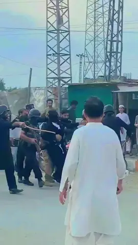 ضلع باجوڑ میں جاری امن پاسون (امن مارچ) پر ریاستی اداروں کی جانب سے کریک ڈاؤن کیا گیا ہے، پی ٹی ایم باجوڑ کی کوارڈینٹر اور صوبائی ممبر عیرت لال کو گرفتار کرلیا  گرفتار افراد پُرامن احتجاج کے ذریعے صرف اتنا مطالبہ کر رہے تھے: “ہمیں امن دو، ہمیں جینے دو!”