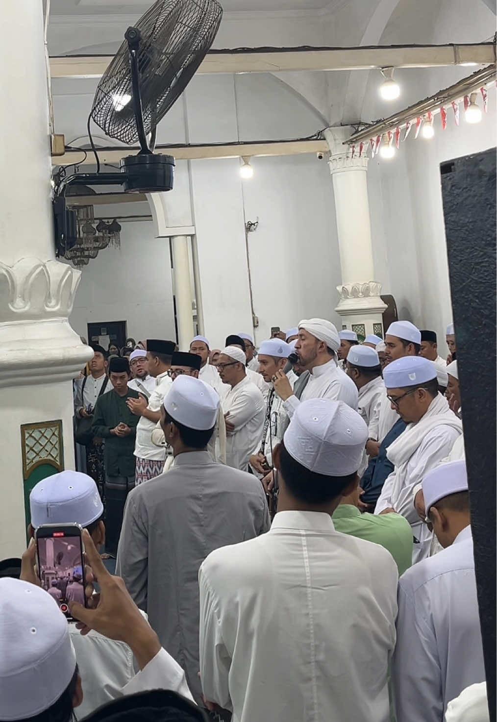 Rutinan malam jumat kliwon 31 juli 2025  #azzahir #azzahirpekalongan #mahalulqiyam #sholawat #banjari #zahirmania #syekhermania #kanzuzsholawatpekalongan #habibbidinasegaf #gandrungnabi #majelissholawat 