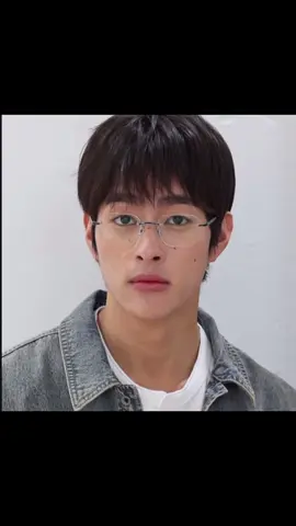 This is what you call a facecard #model #hongtaejun #foryoupage #kimtaejun 