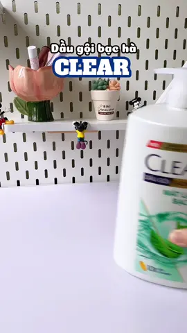 Cầm chai dầu gội Clear 1kg4 mà muốn 💪💪luôn, nhưng gội dc lâu tiết kiệm mà gội 1 phát là mát lạnh, sạch gầu , k bị khô tóc như trước đâu#clear #hoptaccungunilever #daugoiclear 