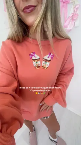 arguably the BEST time of the year 🤭🎀🎃☕️ #autumn #fall #fallfashion #cozyfall 