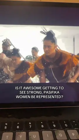 Thank you @Apple TV for letting me see an early screening of #ChiefofWar This first episode was truly incredible. A FULL episode in ‘Ōlelo Hawai’i, and I’m not an expert in the language, but I felt the actors and actresses did their due diligence on doing right by the language. Whoever the dialect coach was on set did an amazing job! I can’t wait to see the rest of the season. I’m also very interested in knowing more about the history of this time.  Also I’m a romance girlie, and some of the war scenes were just really tough for me to watch. As much as I would like to believe I could be like the women on the battlefield, I think would be one of the ones helping the wounded or getting supplies for the soldiers. Those were some INTENSE fights! Our ancestors knew how to bring it!  Anyways, be sure to check out the first episode of this Hawaiian epic! #chiefofwarappletv #appletv #appletvplus #jasonmomoa #TeAooHinepehinga 