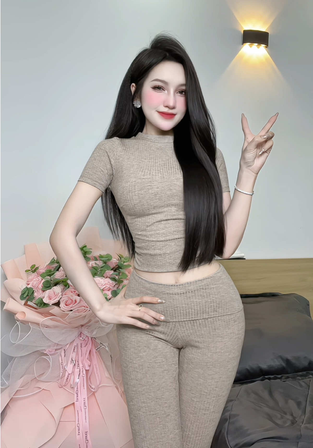 Vì tổn thưnn nhìu quá… hiccc 🥹 #t#tuyetthuhox#xuhuongt#thoitrangnur#reviewdodepv#vayxinhmoingayv#viralvideotrending