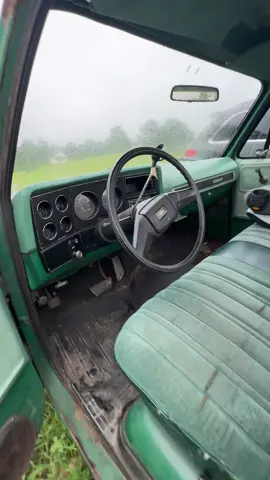 Sounds like it's time for an EFI upgrade, what do you think @Holley Performance Brands #c10 #squarebody #mechanic #truck #trucks #trucktok #holleyefi #oldschool #chevy 
