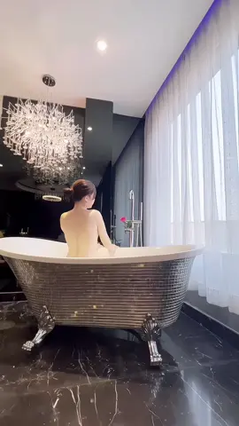 Gần mực thì đen gần Em thì…