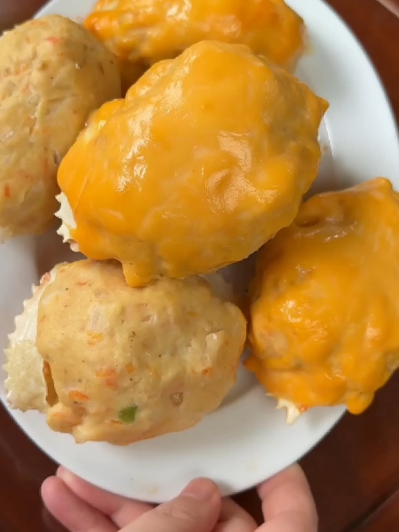 Mukbang toàn màu vàng nhưng câu chuyện quê quá các bạn ơi 😭 #mukbang 