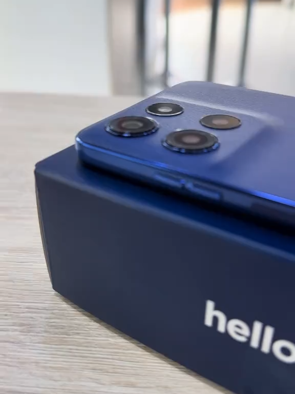 O que você precisa saber sobre este produto: Memória RAM: 4 GB. Dispositivo desbloqueado para que você escolha a companhia telefônica de sua preferência. Tela LTPS de 6.7