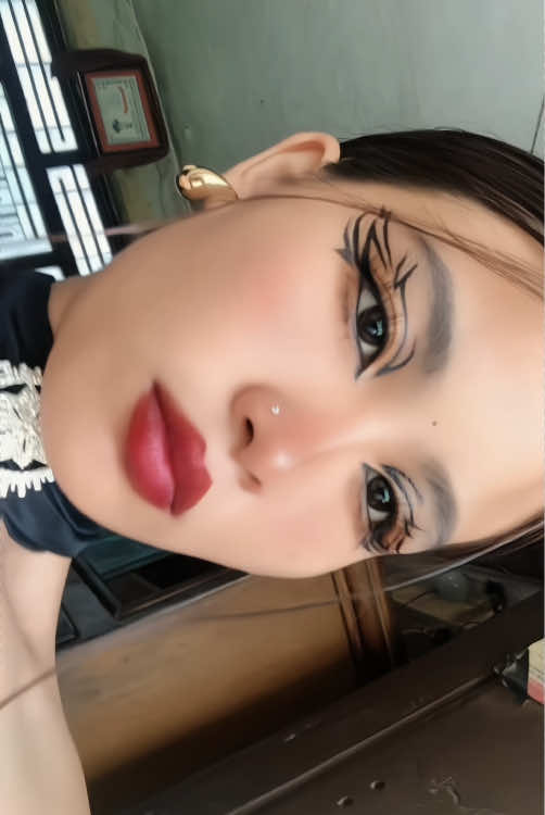 Oscar, listen baby🤫 Ik i was a bad girl😈 #fyp #tiktok #goviral #explorepage #foryoupageofficiall #explore #trending #makeup #transition #fashion #international #global #fypシ゚ #creatorsearchinsights #looks #kazmir #makeuplook #makeuplover #makeupaddict 
