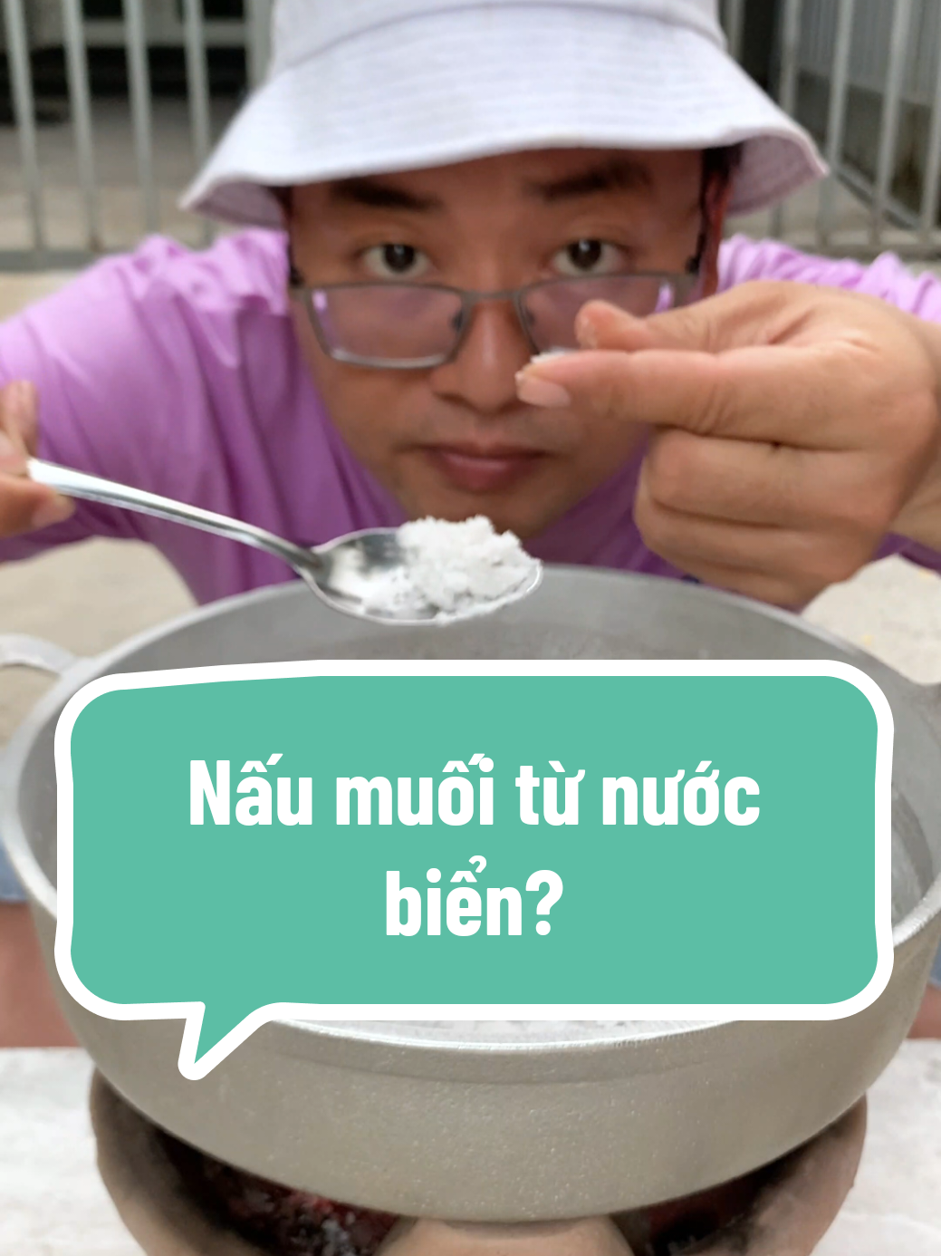 Thử làm muối từ nước biển như Gia Đình Haha và cái kết. Có ai từng làm muối bằng nước biển thử chưa? Cho mình biết kết quả nha. #giadinhhaha #chuyennhahaha #nuocbien #muối #muoi #lammuoi #nghelammuoi #junpham #NVNM #NVNM_K6_Nhom_16  #mẹovặt #meohuongnoi @Mèo Hướng Nội 