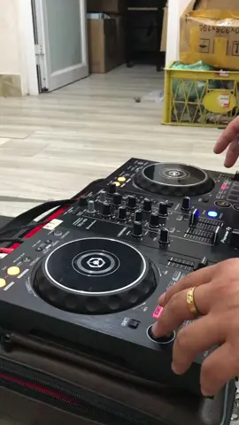 Test mâm dj 😆#capcut #ddj400 #nhachaymoingay #nhacdjremix #sungtuoi #vinahouse #djhoangnguyen #xuhuong 