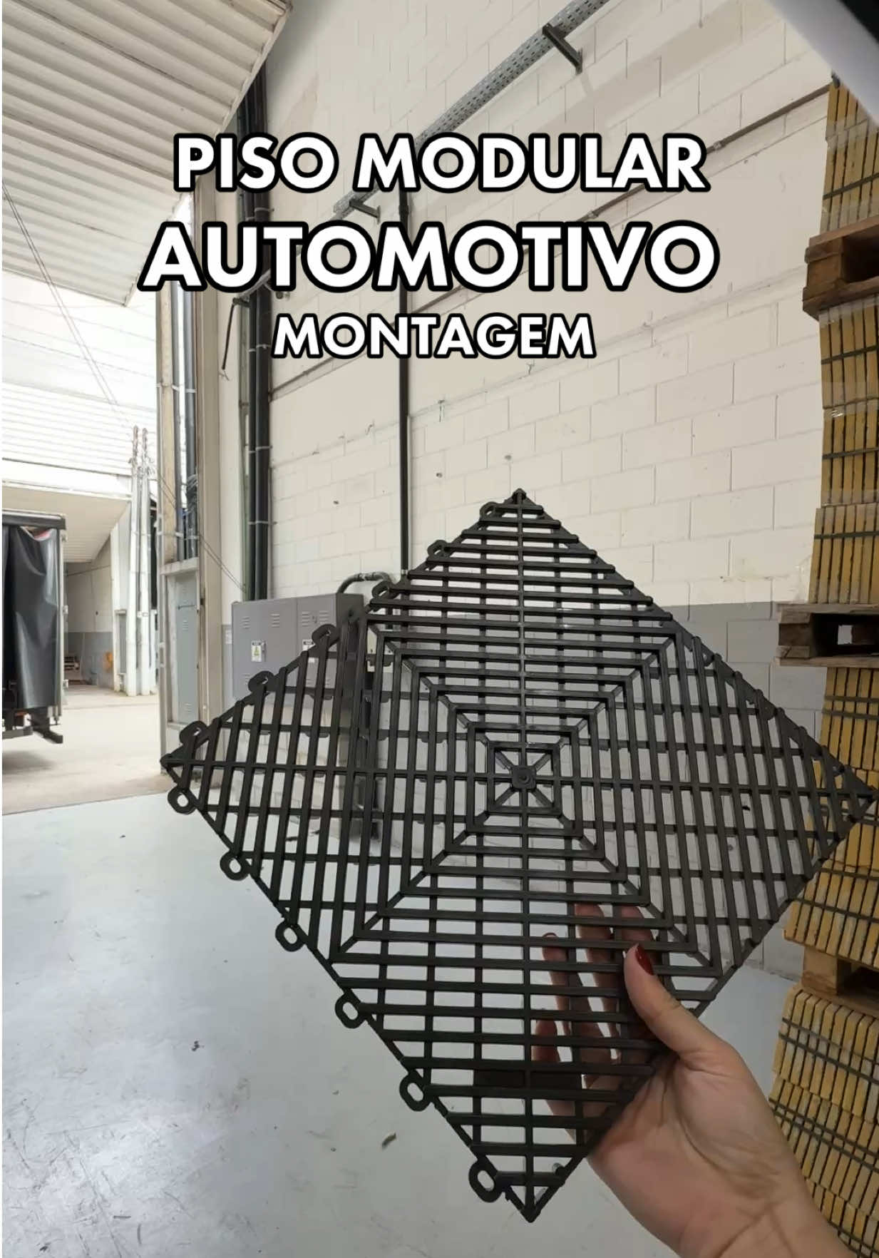 Transforme sua oficina ou estética automotiva em poucas horas com o Piso Modular Automotivo 30x30cm.  #pisomodular #pisodeoficina #esteticaautomotiva #limpeza #lavagem #pisoautomotivo #fyp 