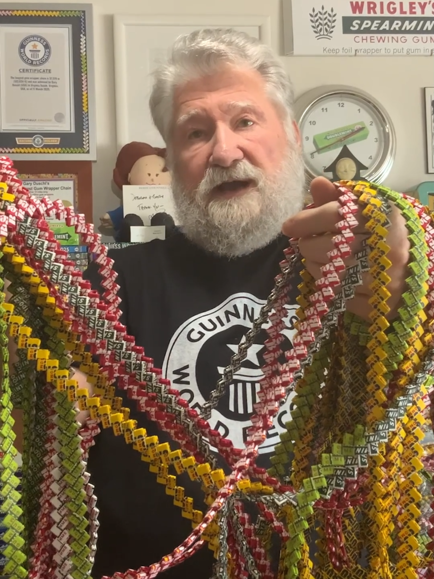 Longest gum wrapper chain: 37,379 m (122,634 ft) by Gary Duschl 🇺🇸 #GWR70 We're celebrating our 70th anniversary this month with record holders from around the world. Gary has been constructing his gum wrapper chain since 1965 and it includes nearly 600,000 packs of gum. It's length would span the Grand Canyon at its widest!