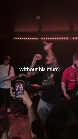 SING IT LOUD 🗣️ #poppunk #emo #emomusic #punk #poppunktiktok #livemusic #neckdeep #thestorysofar 
