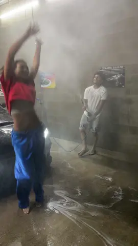 late night car wash 🧼 #fypシ #explorepage #carwash #couple #Relationship 