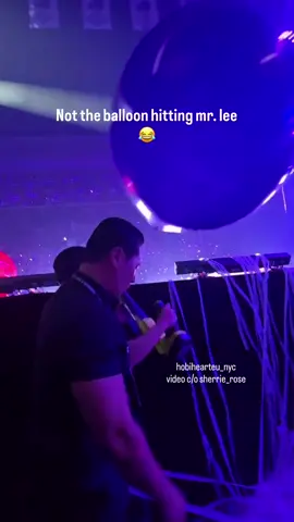 Cutest mr lee moment unlocked! Haha. Thanks to my friend @sherrie_rose for allowing me to debut this precious clip on my account! Balloon hitting mr lee at Run Seokjin show in Newark. #runseokjin_eptour 