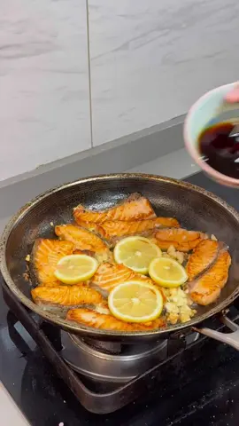 #柠檬干煎三文鱼