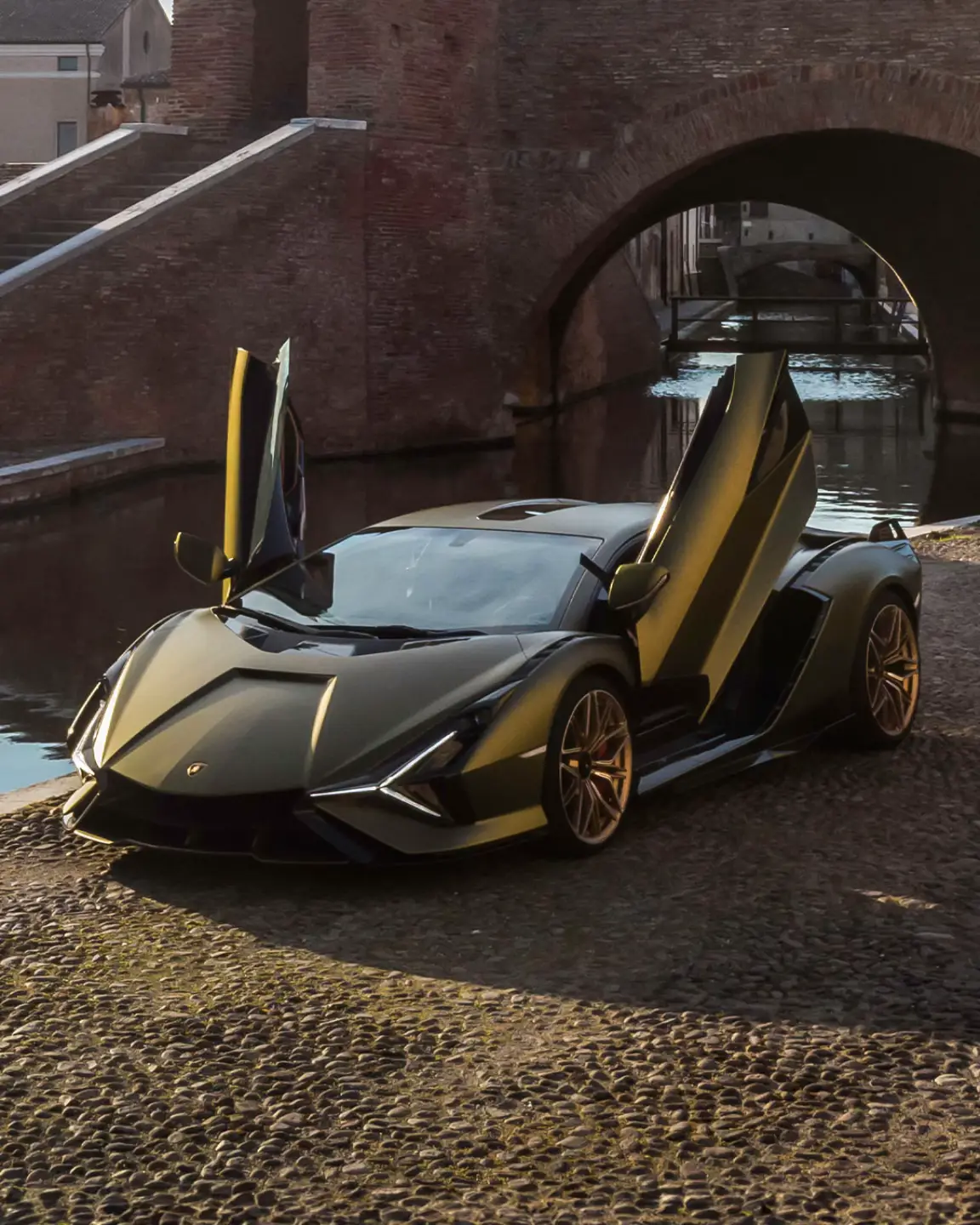 With Sián - our first hybrid few-off ever - we established a new path. Creating something unique all-around.