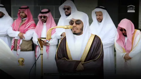 Sourate Al-Hadid verset 20. Sheikh Yasser Al Dossary. #yasseraldosari #muslim #quran #rappels_islam #quranrecitation #coran #ياسر_الدوسري #قران #قران_كريم 