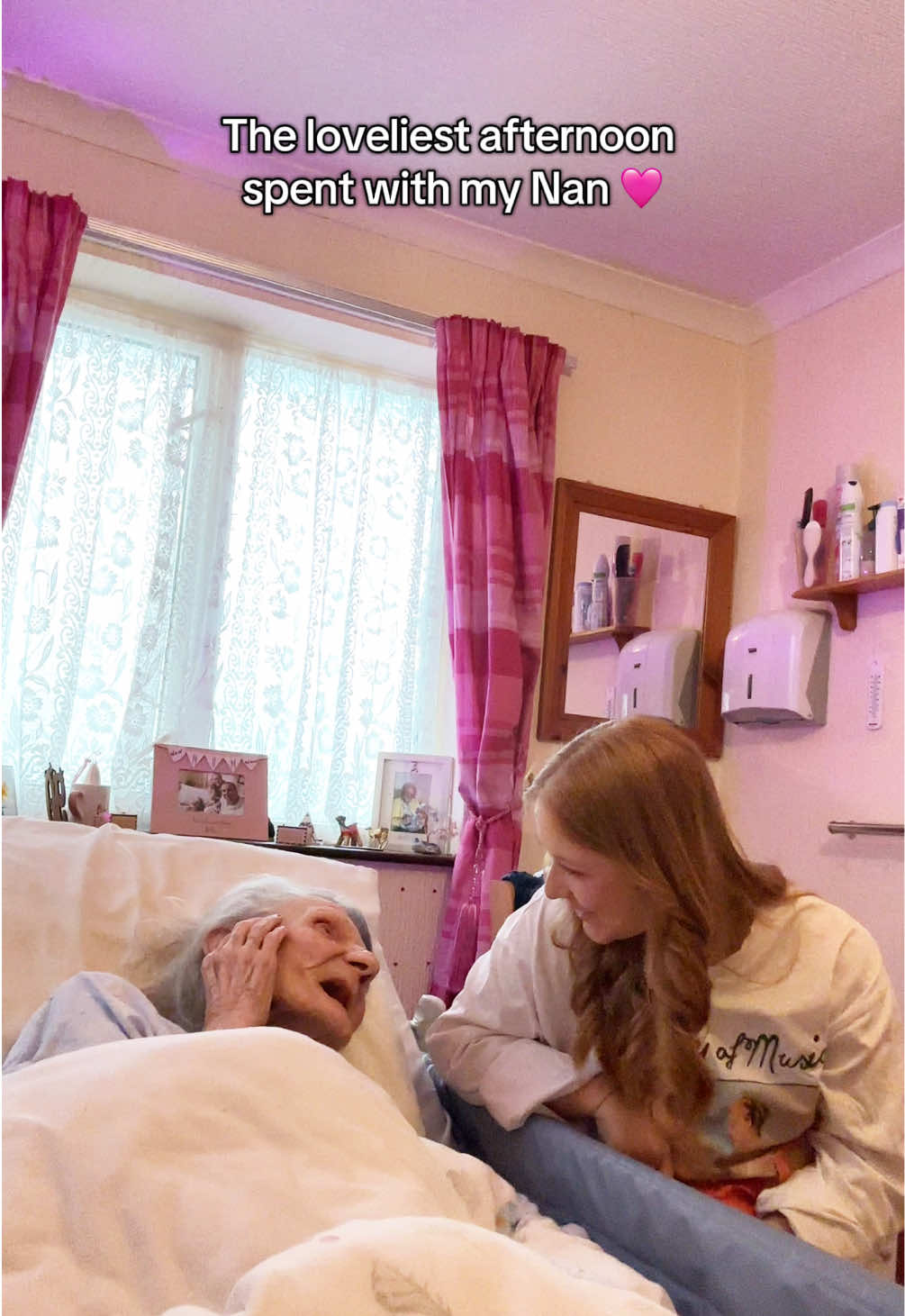 Afternoons like this 💖💖  ••••• #dementia #dementiaawareness #dementiacarer #caregiver #caregiveruk #dementiacaregiver #alzheimers #alzheimersawareness #alzheimersdisease #vasculardementia #alzheimerscaregiver #carehomeuk #familycaregiver #littlejess #littlejessandnan 