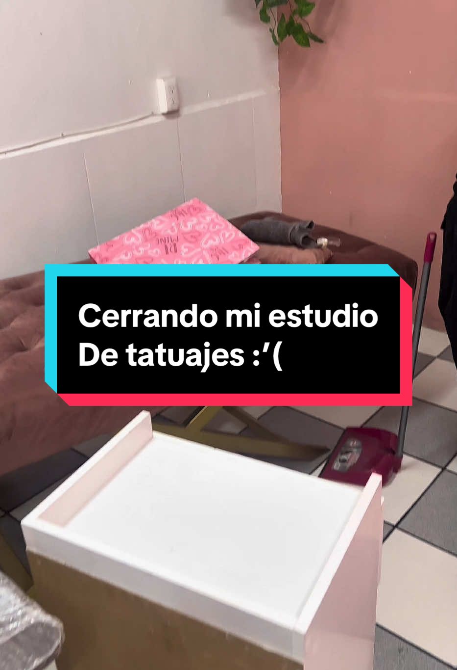 Soy tatuadora solo de mujeres y acompáñame a cerrar mi estudio 😭 #tatuadora #tatuadorademujeres #storytime #cerrandominegocio #emprendimiento #tattoo #tattooartist #gdl #guadalajara #solomujeres #espaciosseguros #lineafina #animetattoo #blackwork #tatuadoragdl #tatuadorenguadalajara #fyp #storytimeespañol #negociopropio #tatuadoramexicana #mamadeniklaus #mamajoven 