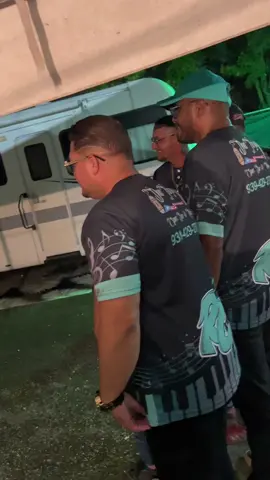 Cuando finaliza la presentación pues ahí estamos complaciendo a nuestra gente con las fotos.
